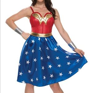 Plus Size Wonder Woman costume, comes with cape and accessories!!